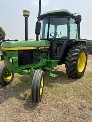 John Deere 2250
