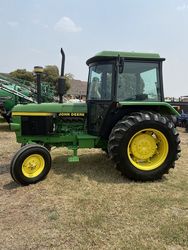 John Deere 2250