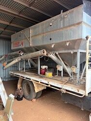 MACEY 14FT SEED and FERTILIZER BIN